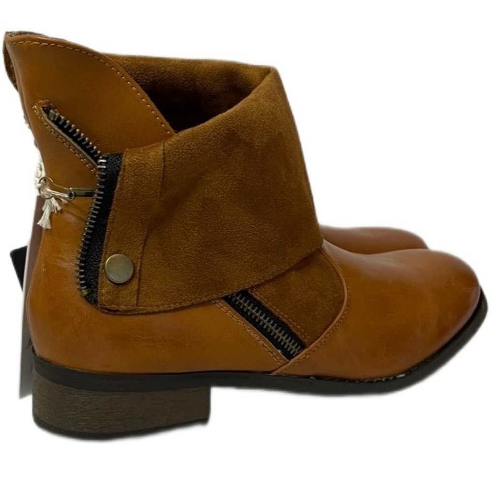 NWT Forever 21 Vegan Leather Size 9 Tan Zippered Booties